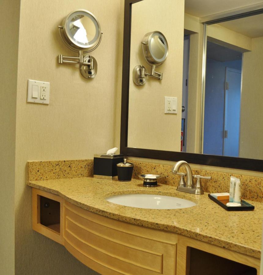 Superior Room, 1 King Bed, Balcony, Ocean View,1434550195:JPEG