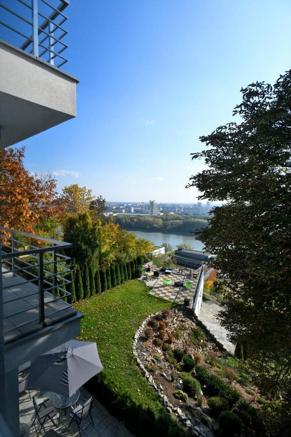 Family Room with Donau River View and Free parking