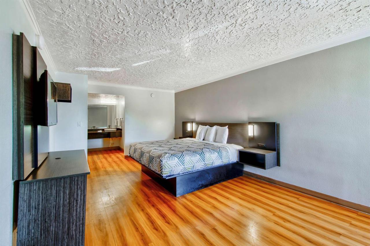 King Room - Non-Smoking