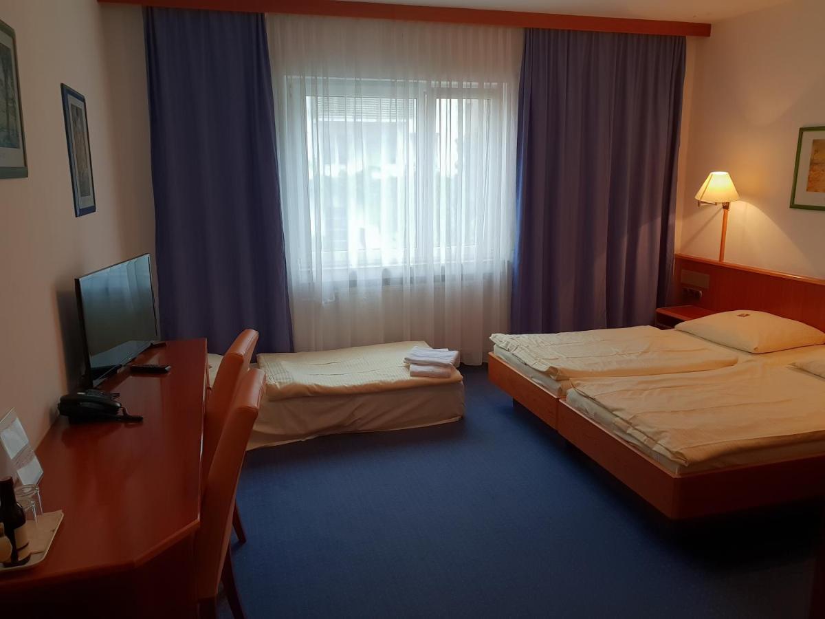 Chambre Triple avec Salle de Bains Privative