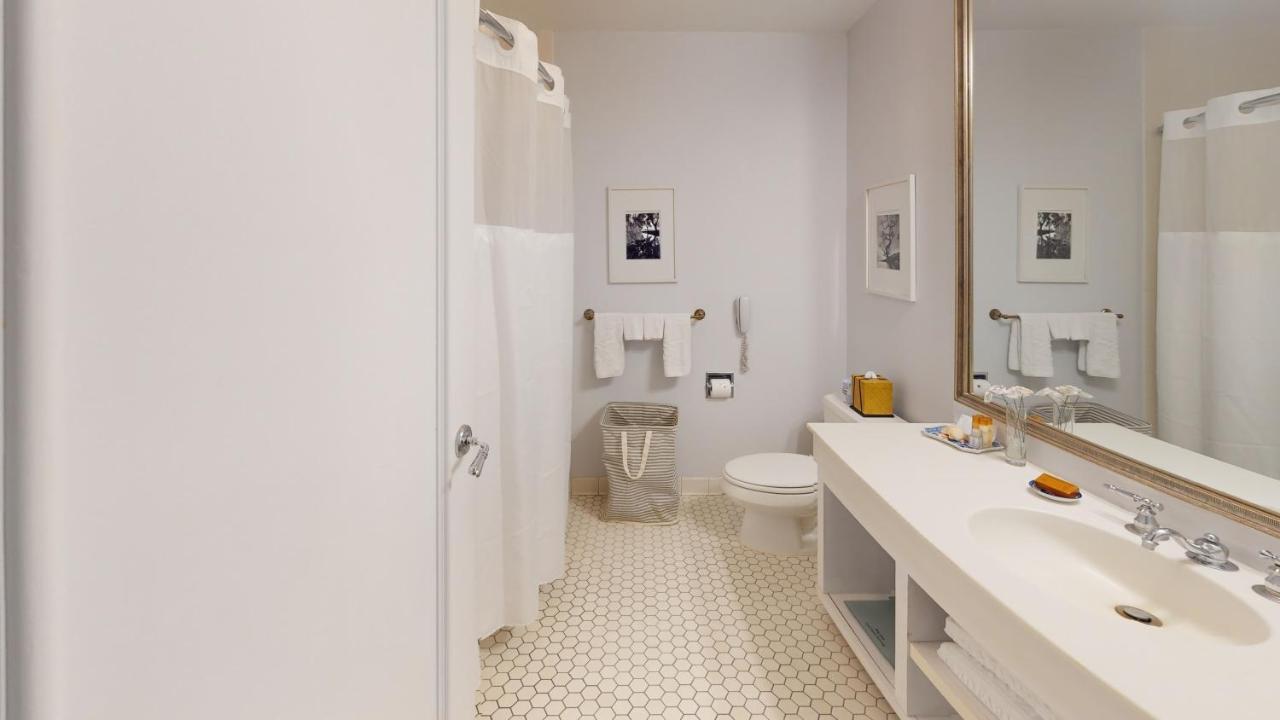 Luxury Deluxe King Room
