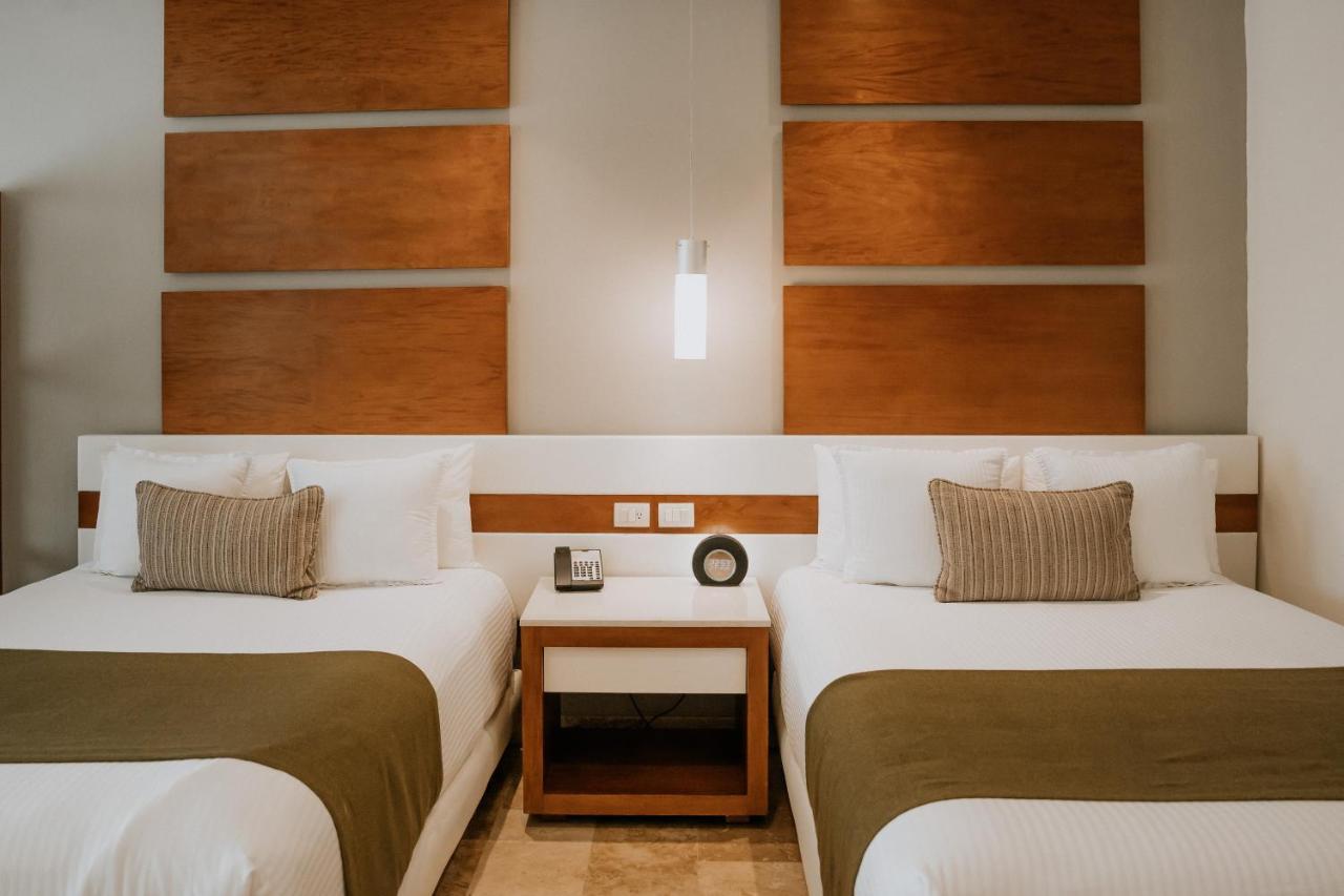Deluxe Junior Suite, 2 Queen Beds