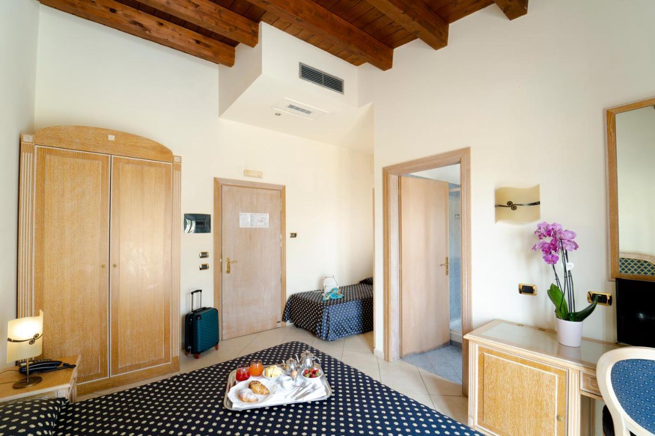Triple Room Terrace,1318583335:JPEG