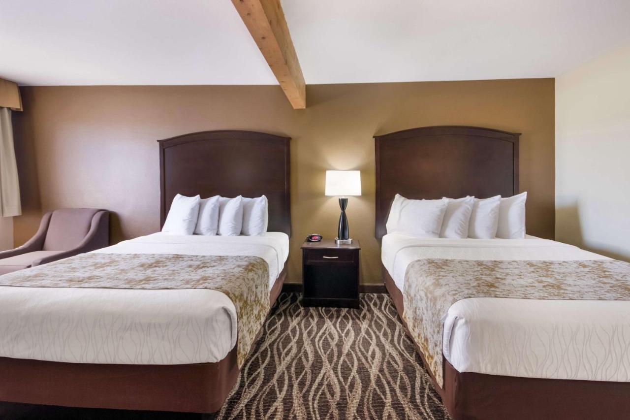 Queen Room with Two Queen Beds - Non-Smoking