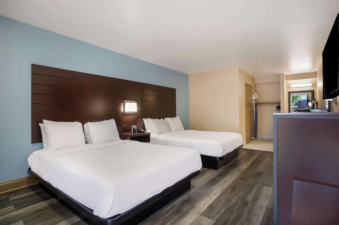 Queen Room with Two Queen Beds - Disability Access