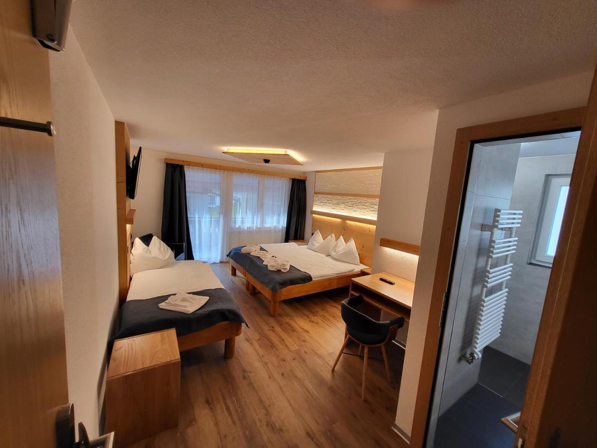 Dreibettzimmer mit Balkon