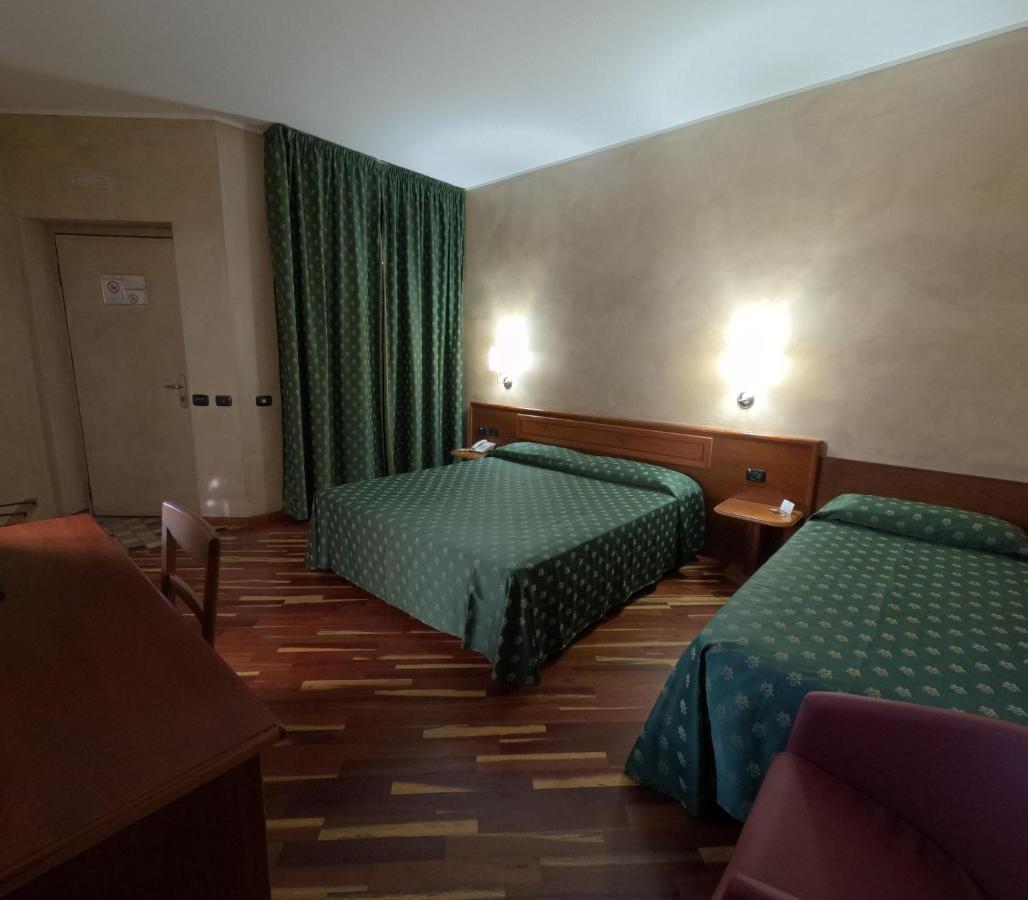 Camera Matrimoniale con Letto Supplementare