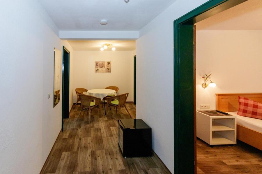 Familienzimmer mit Badewanne