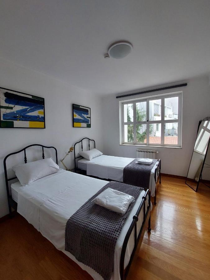 Quarto Twin Standard com Casa de Banho Partilhada