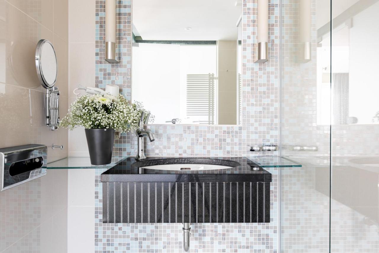Medium Studio with Kitchenette