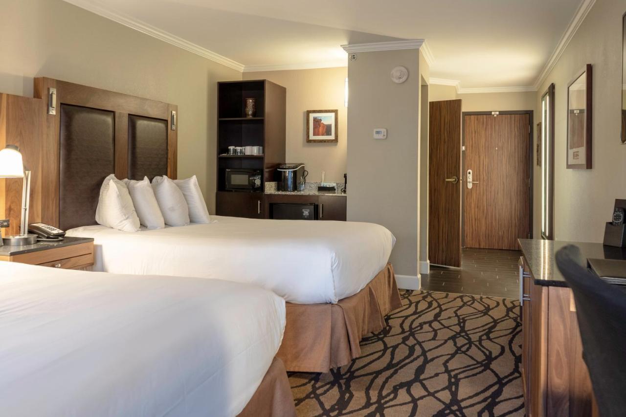 Deluxe Queen Room with Two Queen Beds