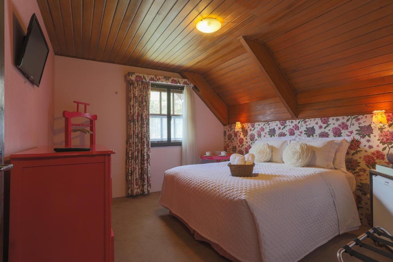 Quarto com Cama de Casal ou 2 de Solteiro