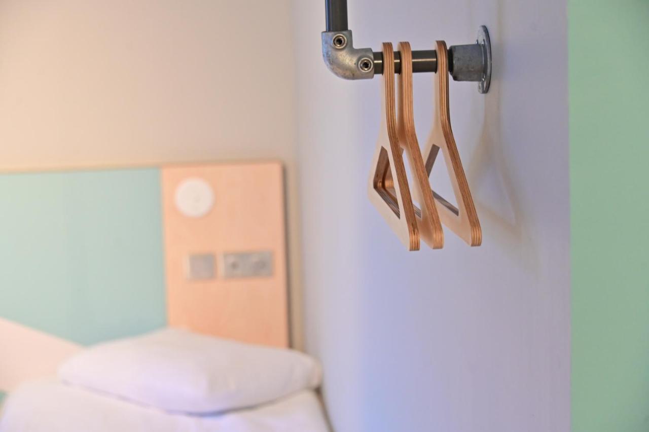 Chambre Familiale avec 1 Lit Double et 2 Lits Simples