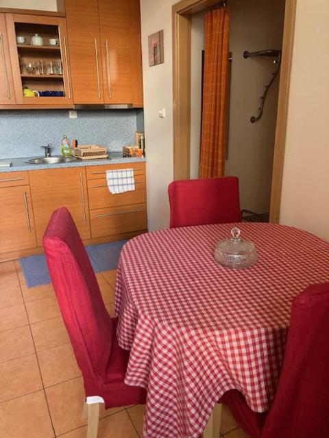 One-Bedroom Apartment,1330968905:JPEG