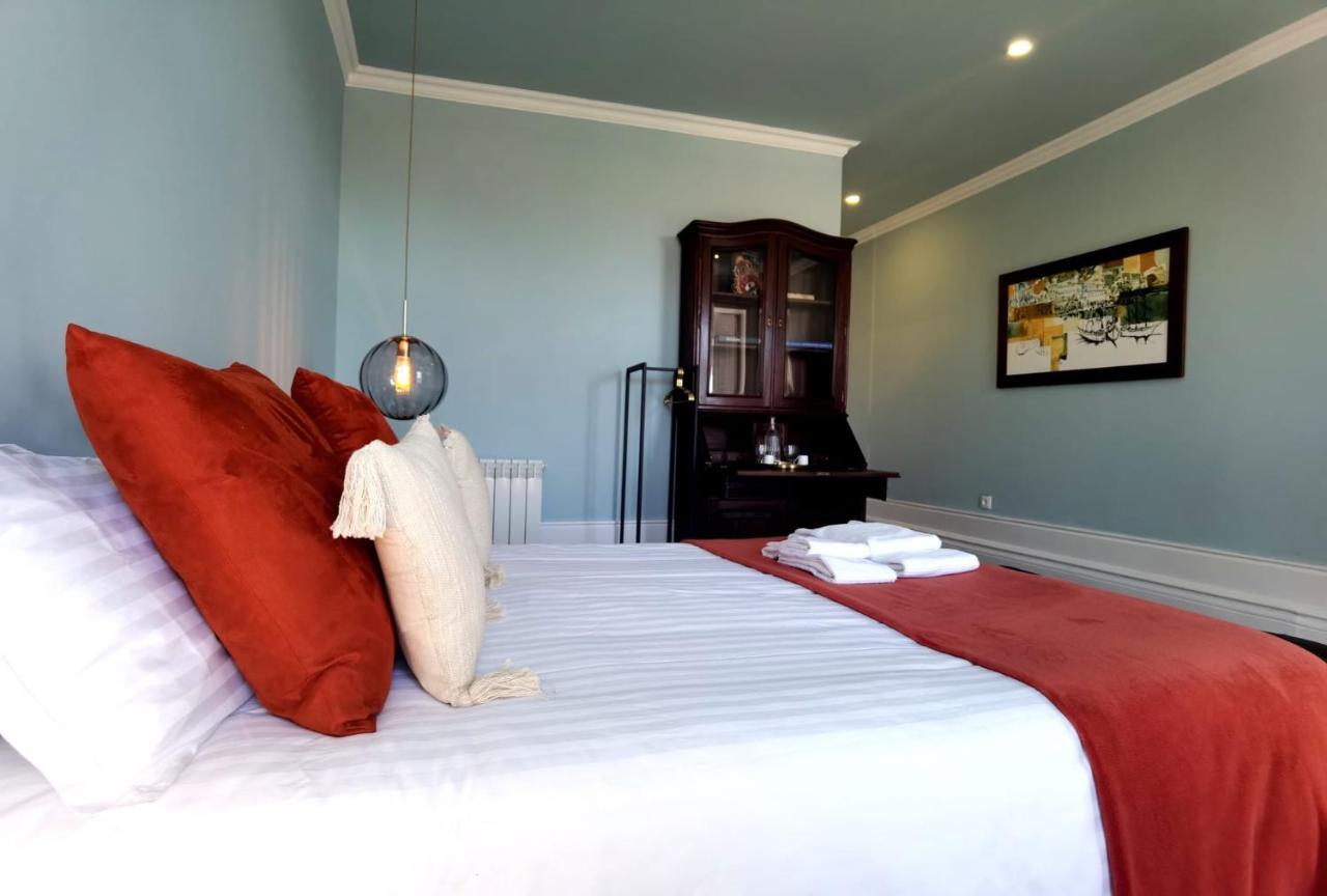 Quarto Deluxe (2 Adultos + 1 Criança)