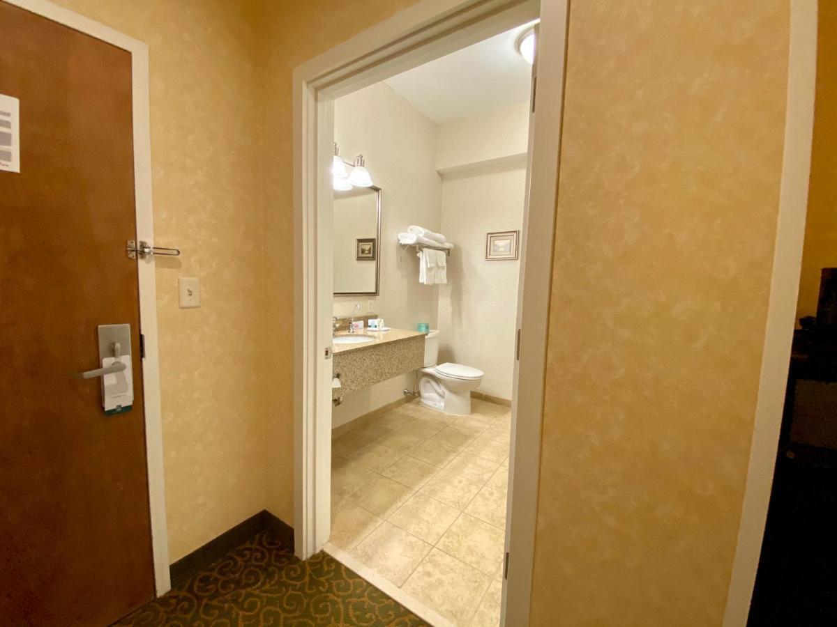 Deluxe King Room - Non-Smoking