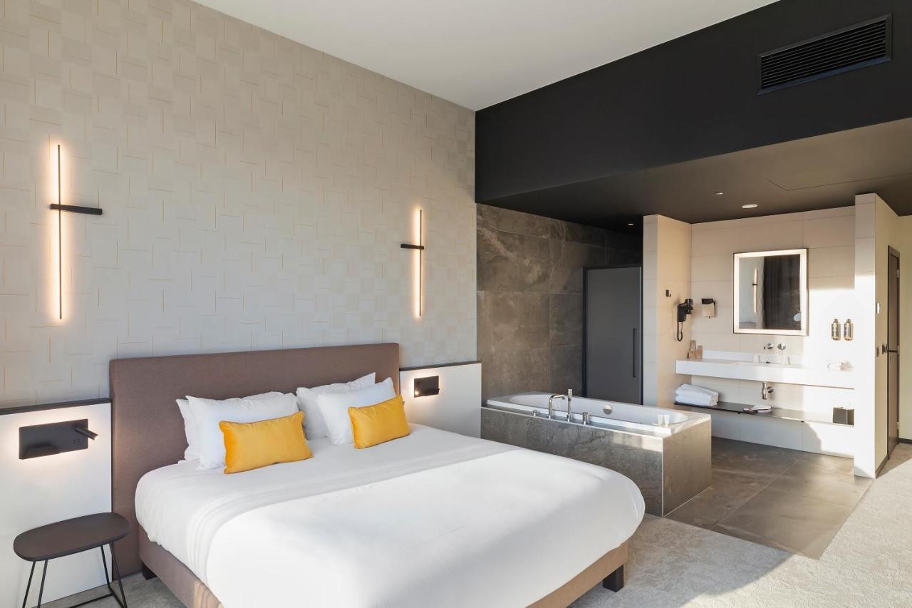 Junior Suite met Kingsize Bed en Balneobad - Uitzicht op de Citadel of de Rivier