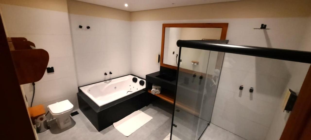 Suite Hot Tub,1335629954:JPEG