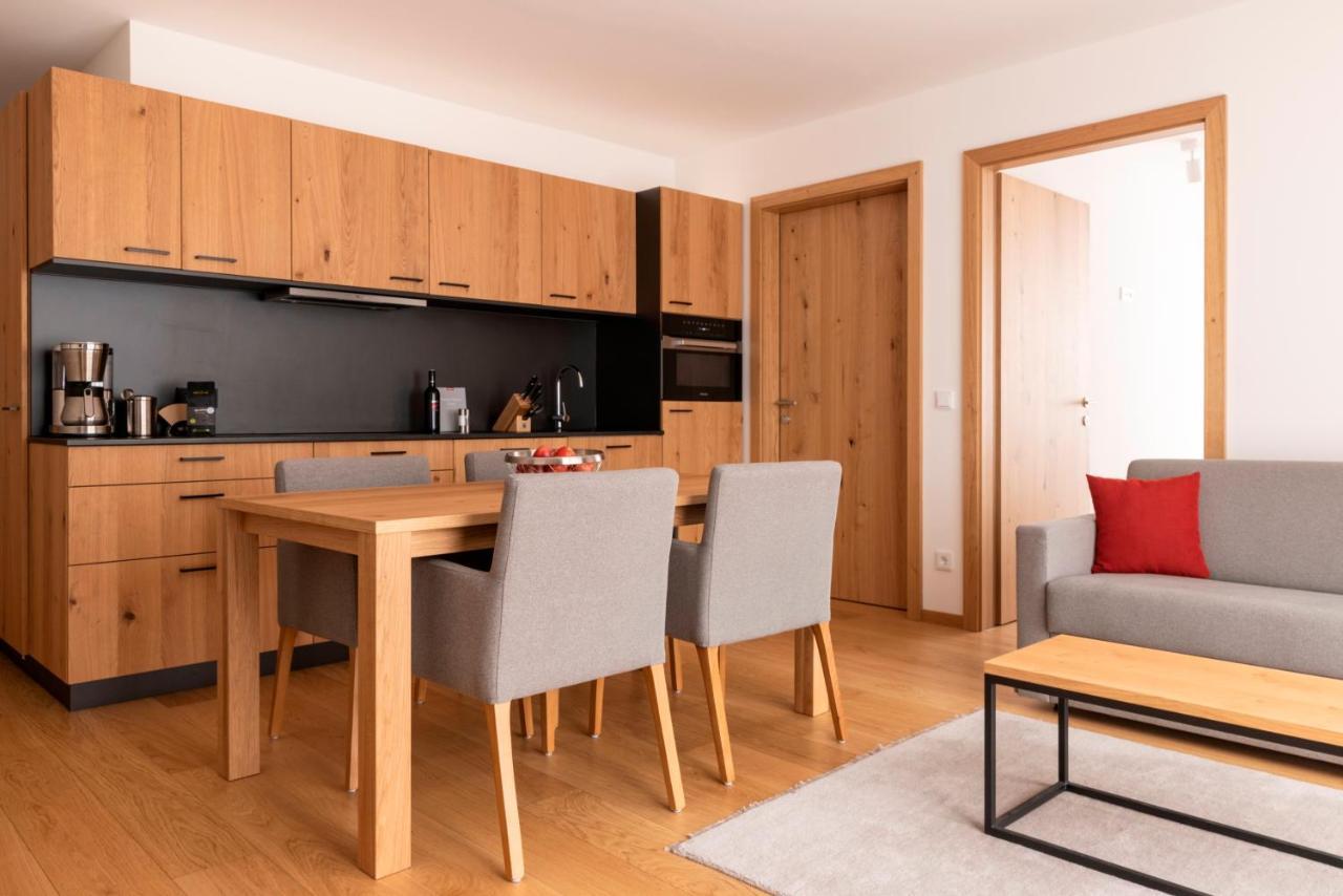 Penthouse Appartement met 2 Slaapkamers, een Terras en Uitzicht op de Bergen
