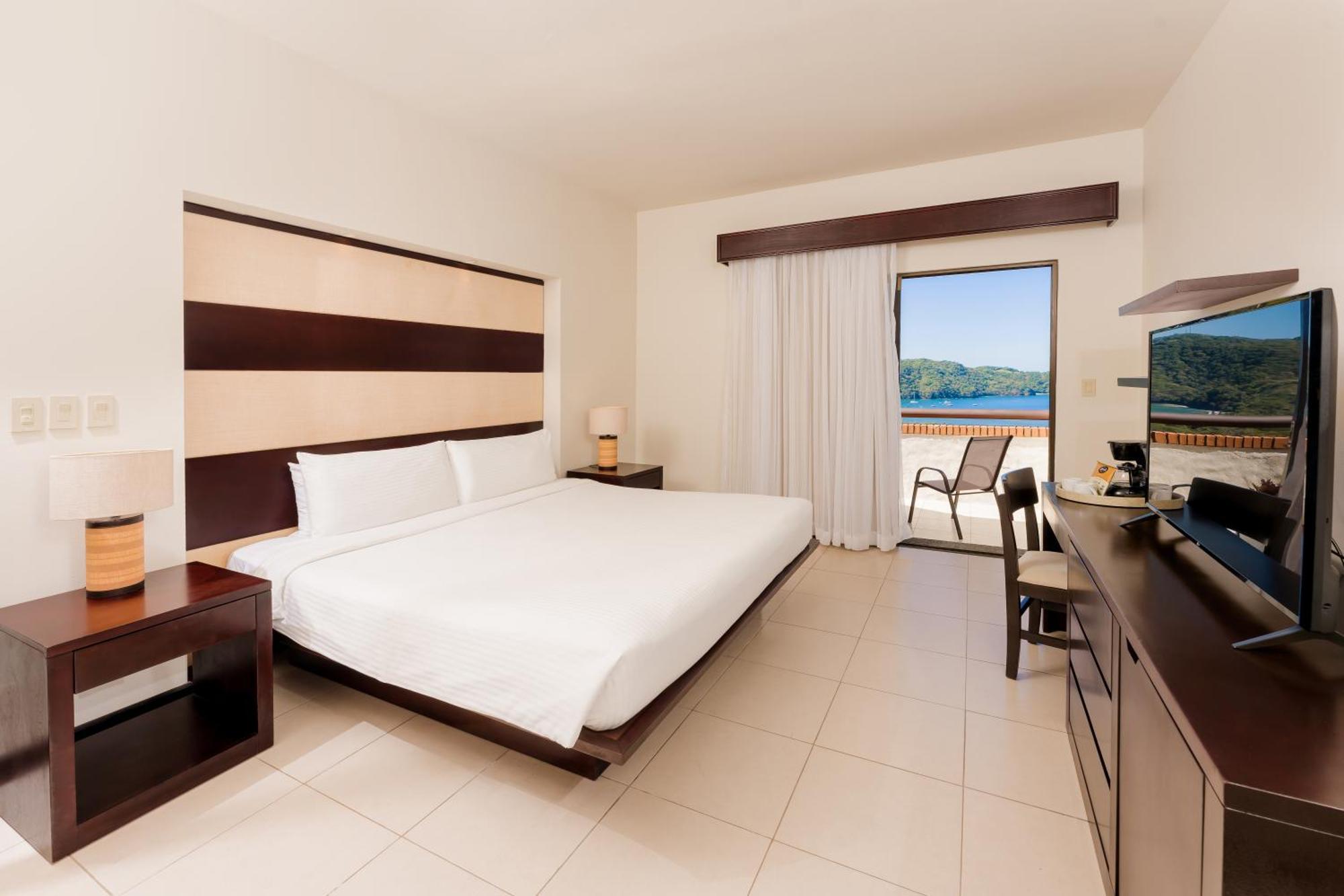 Deluxe Room, King Bed