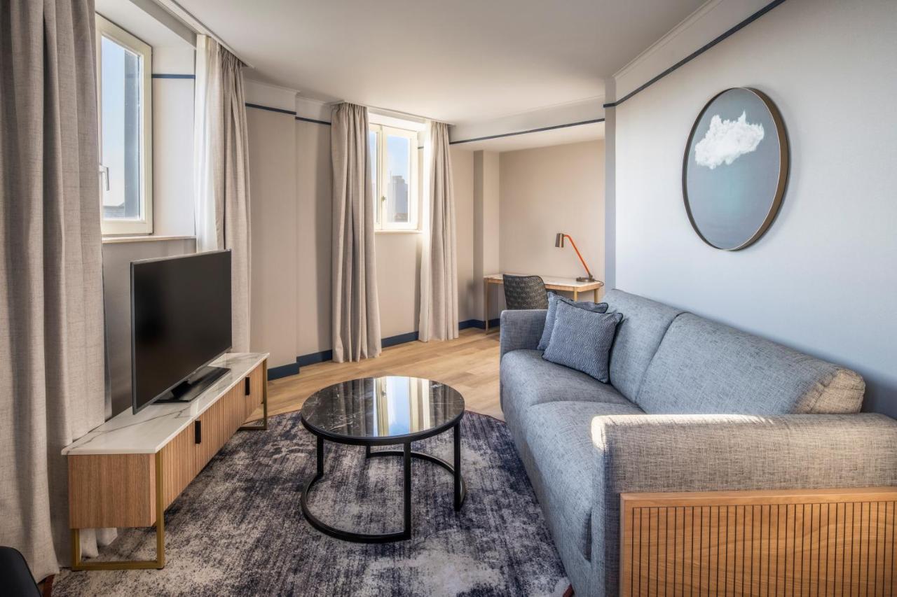 Executive Suite - Club Lounge Access