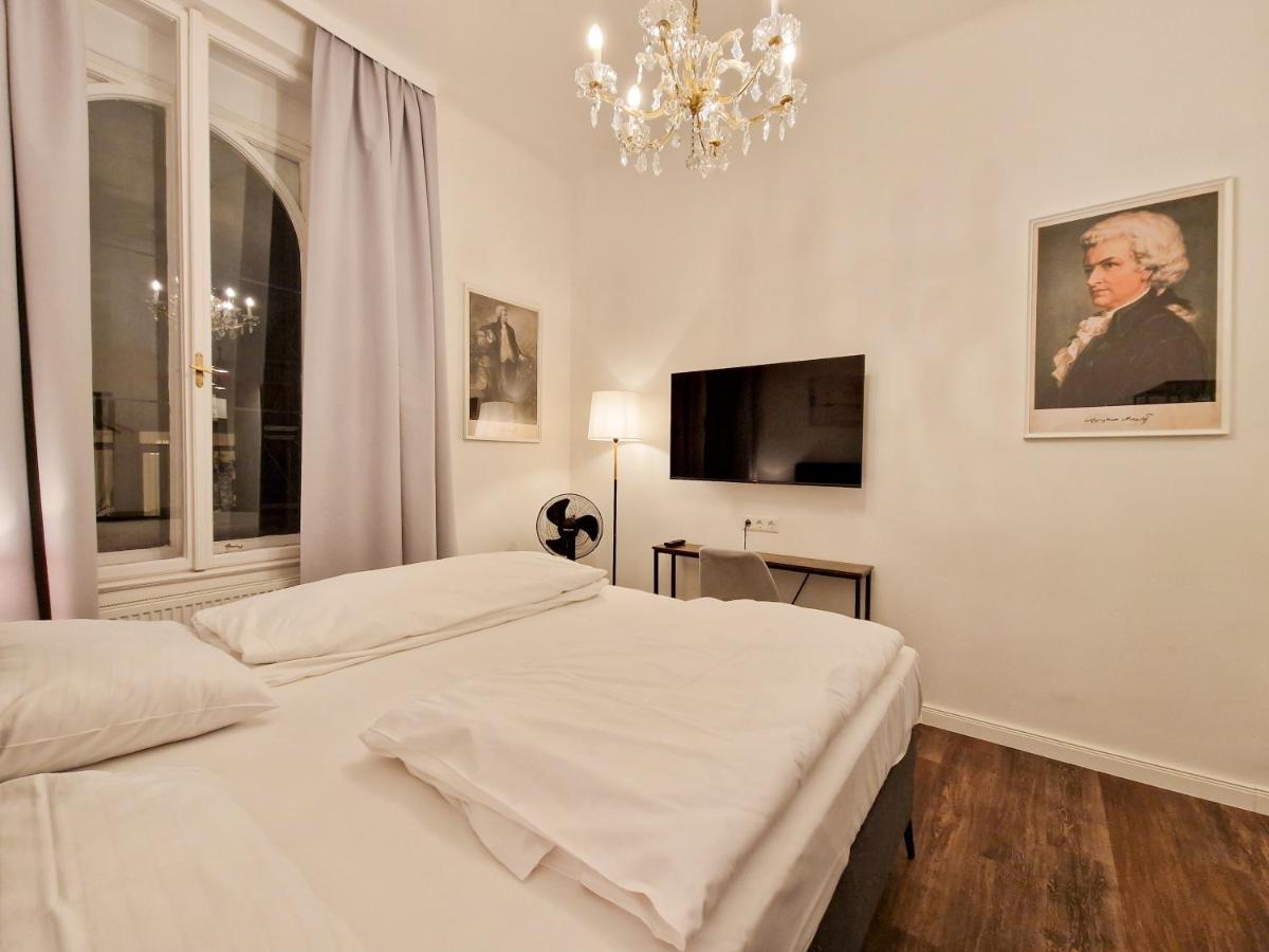 Studio with Kitchen and Street View