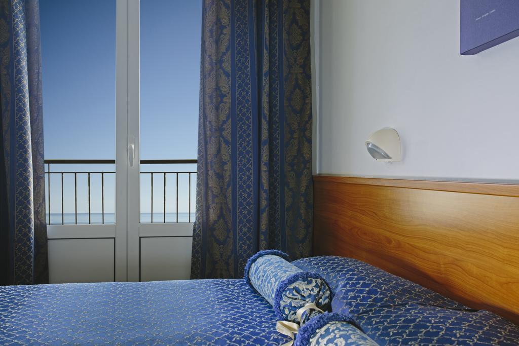Camera Quadrupla