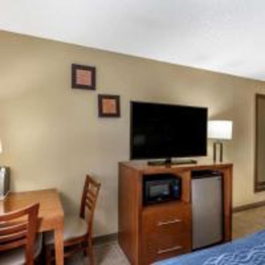 Queen Room - Disability Access/Non-Smoking
