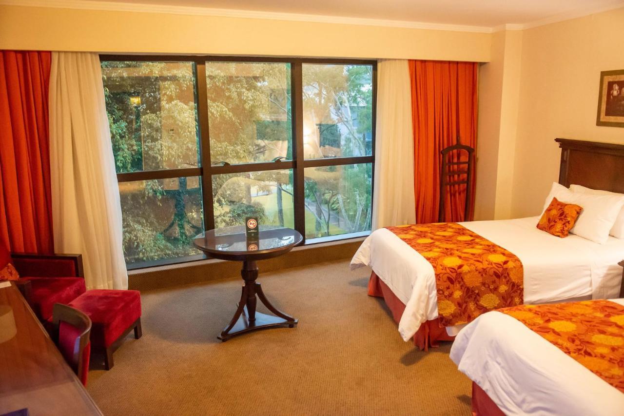 Quarto Executivo com 2 Camas de Solteiro