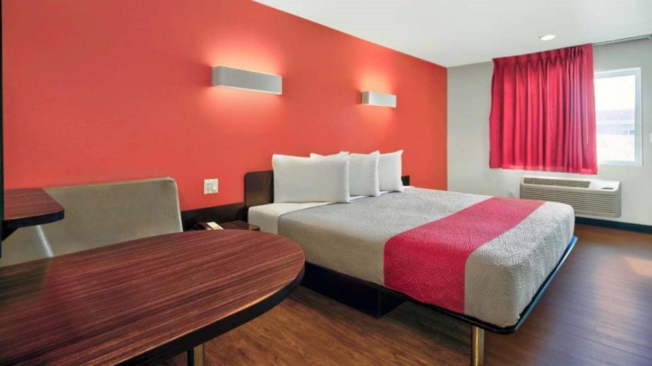 King Room - Non-Smoking