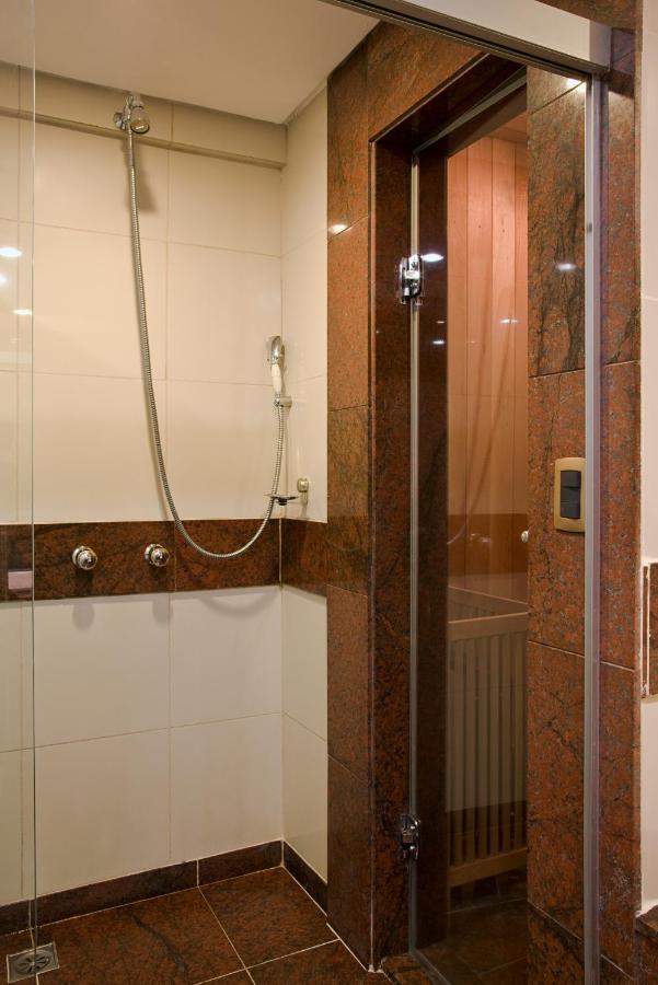 Suite Présidentielle avec Sauna et Jacuzzi (1 Lit Double)