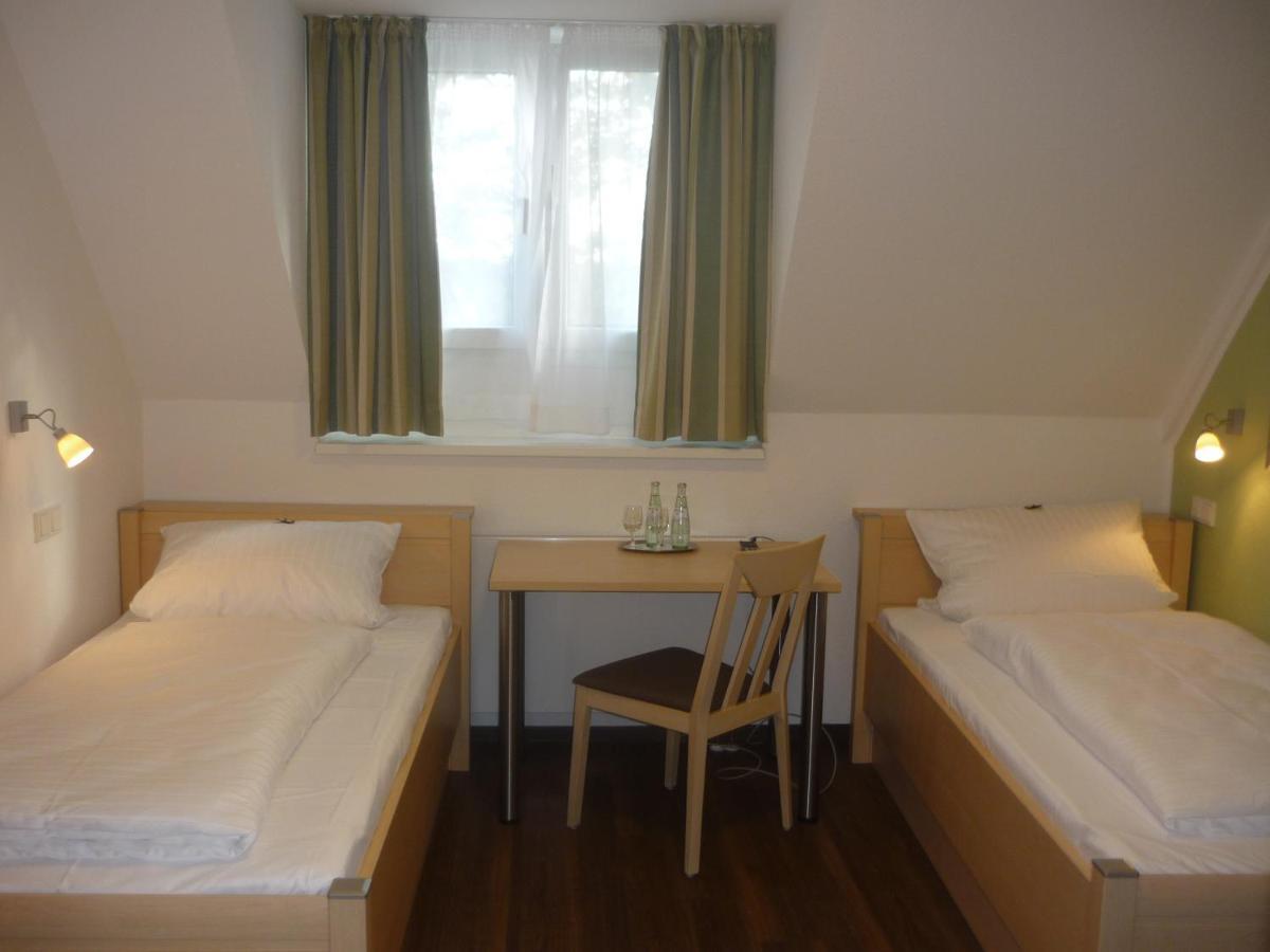 Zweibettzimmer mit eigenem Bad
