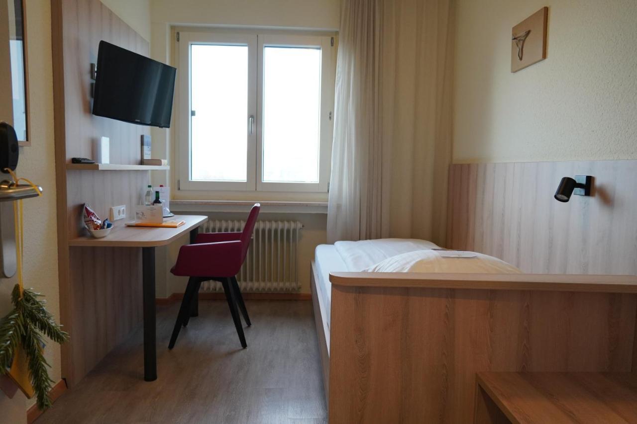 Einzelzimmer mit Gemeinschaftsdusche und -WC