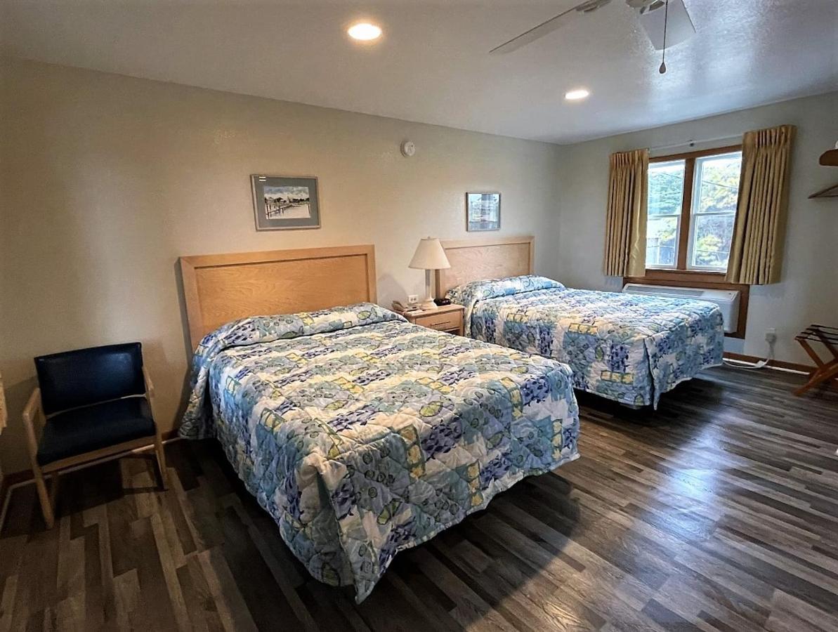 Queen Room with Pool View