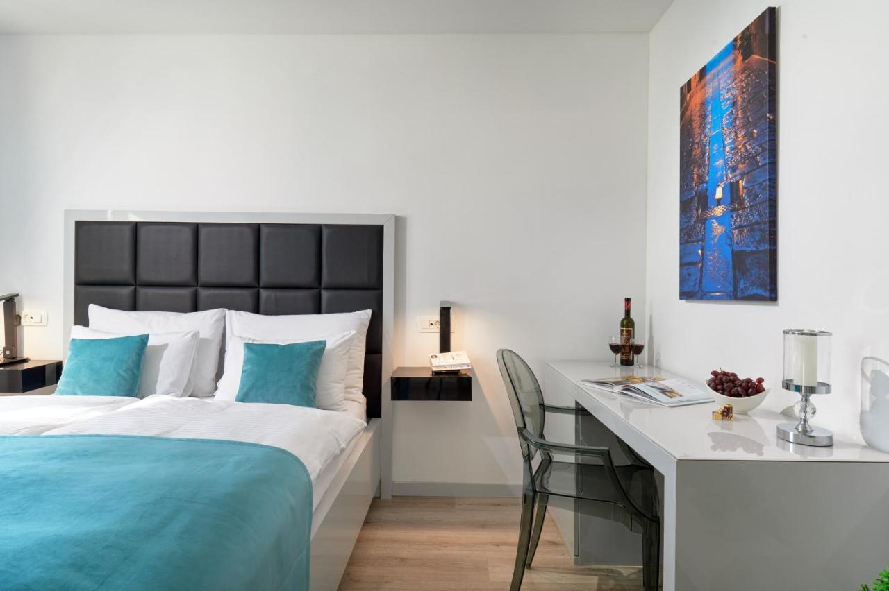 Standard Zimmer mit Kingsize-Bett