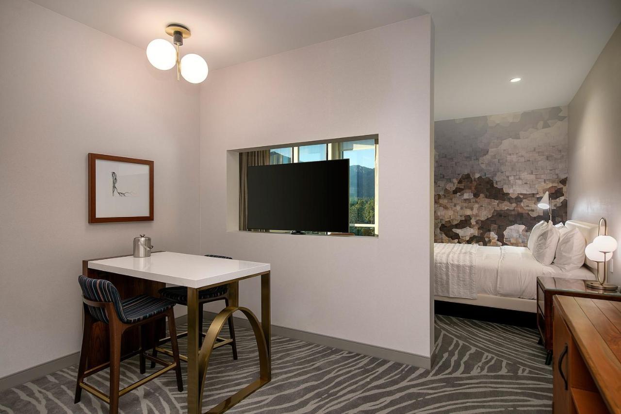 1 Bedroom Suite with 1 King, Sofa bed