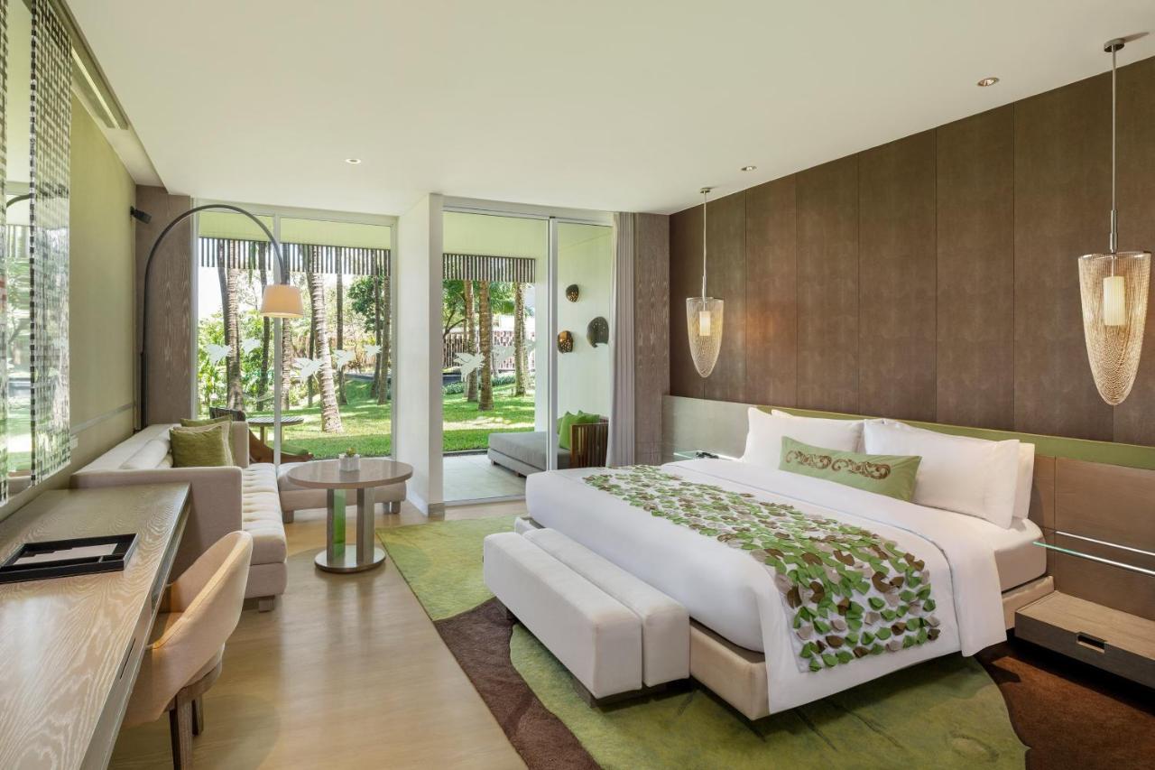 Superior Garden View, Guest room, 1 King, Balcony