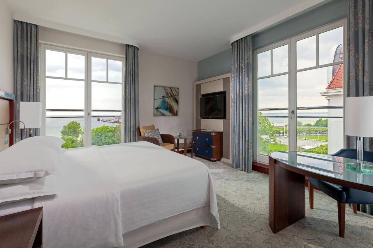 Premium Zimmer mit 1 Kingsize-Bett und Meerblick