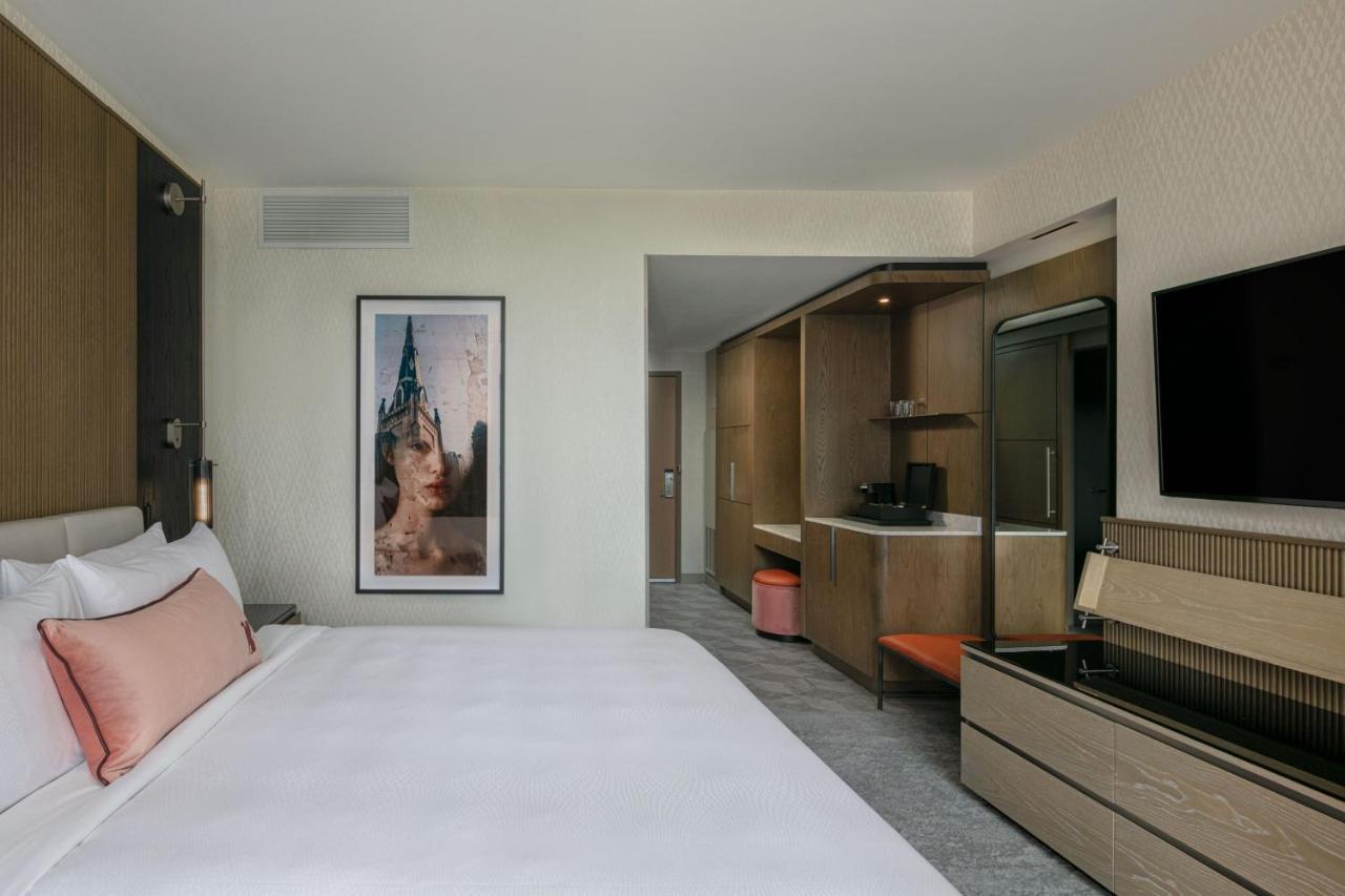 Guest room with king bed, no view