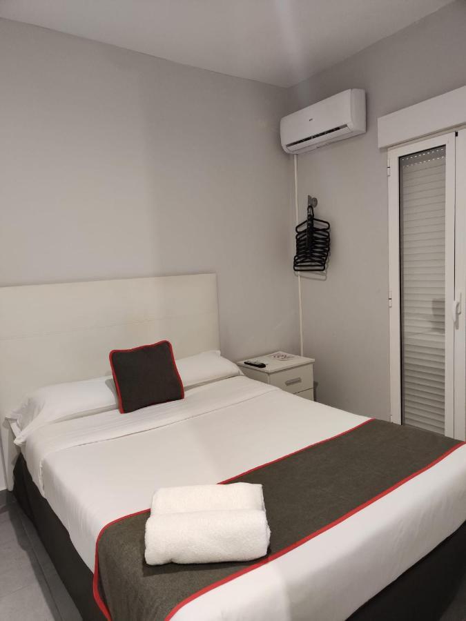 Small Double Room,1352184545:JPEG