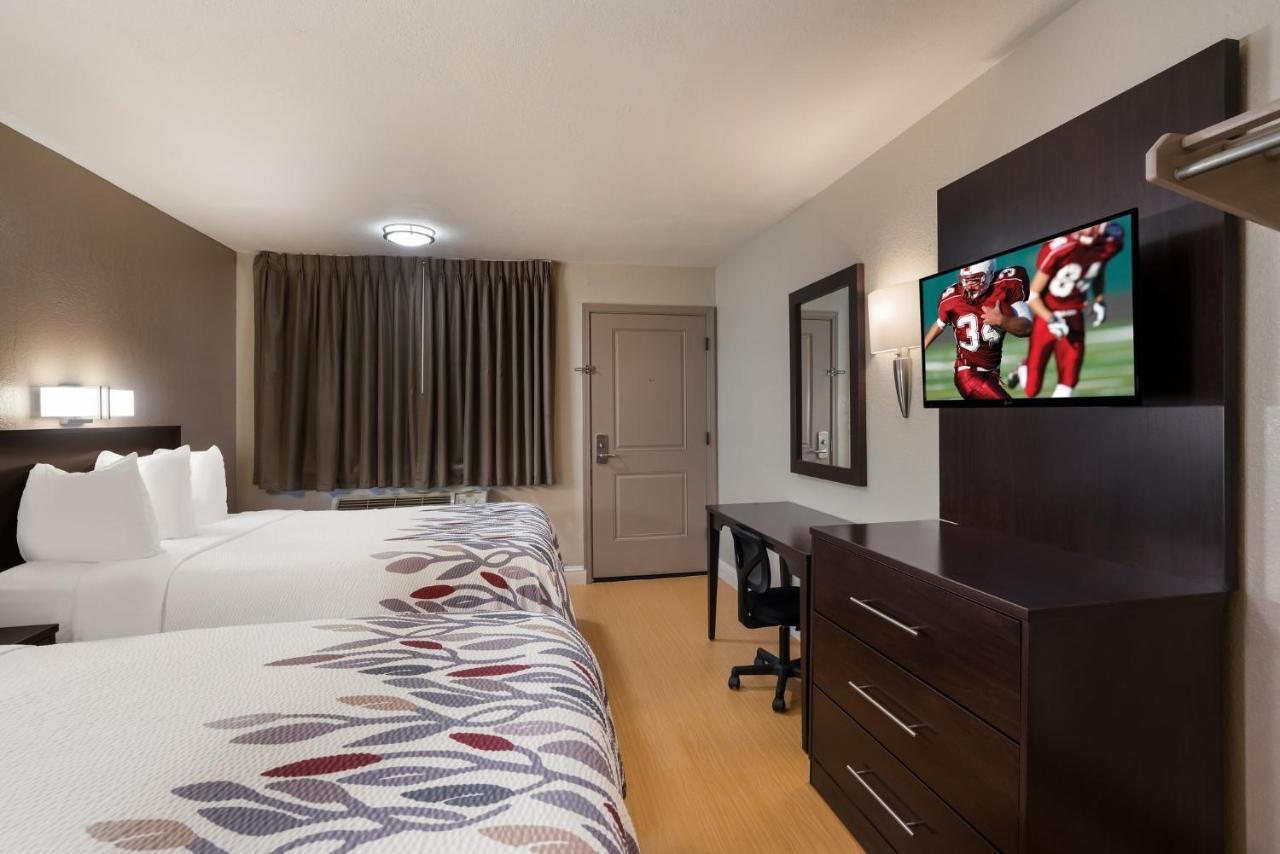 Deluxe Room with 1 King Bed/1 Queen Bed Non-Smoking