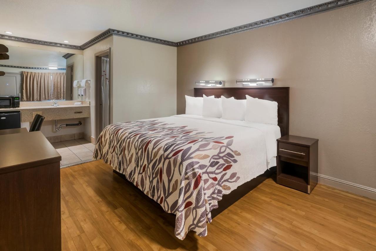 King Suite with Spa Bath Non-Smoking