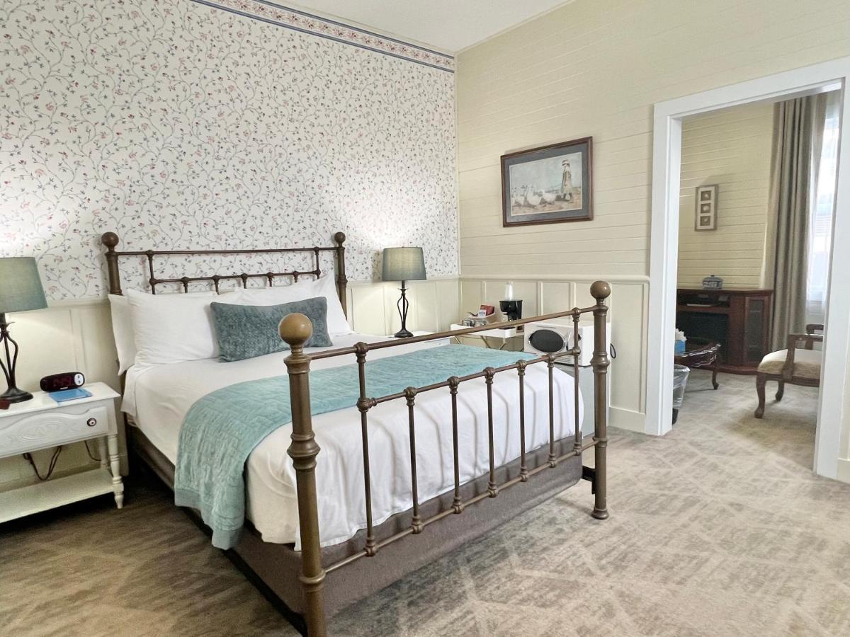 Gilbert Suite