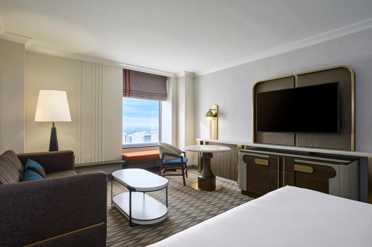 Deluxe Guest Room, King Bed