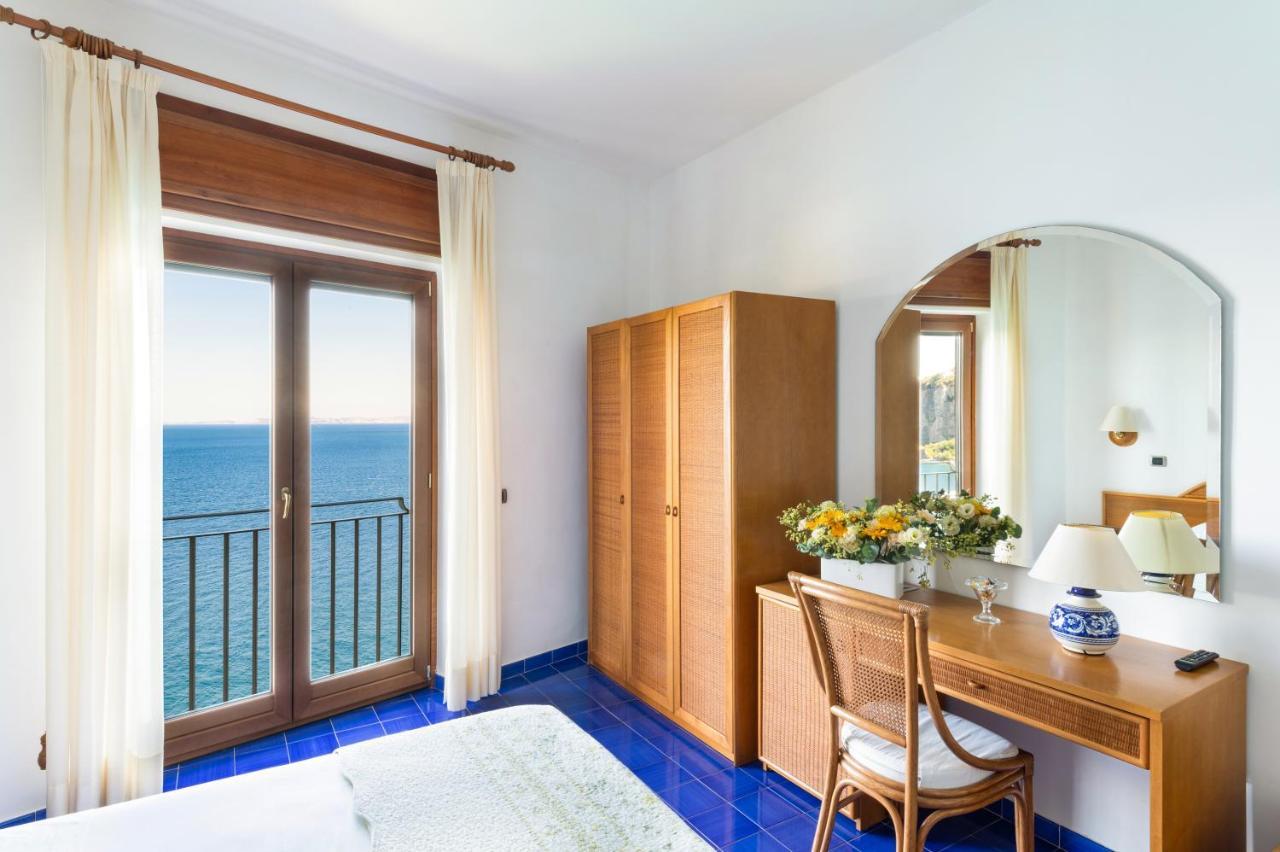 Camera Tripla con Vista Mare
