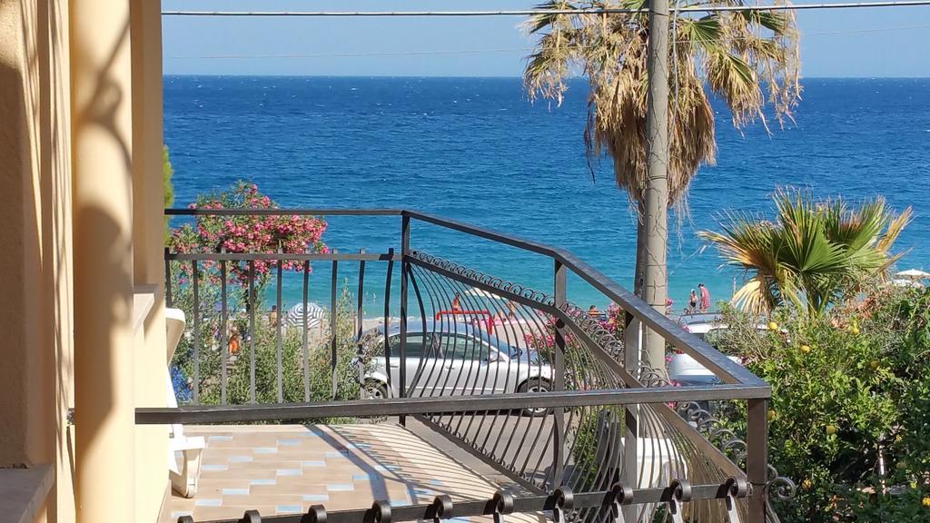 Camera Superior Matrimoniale/Doppia con Letti Singoli con Vista Mare