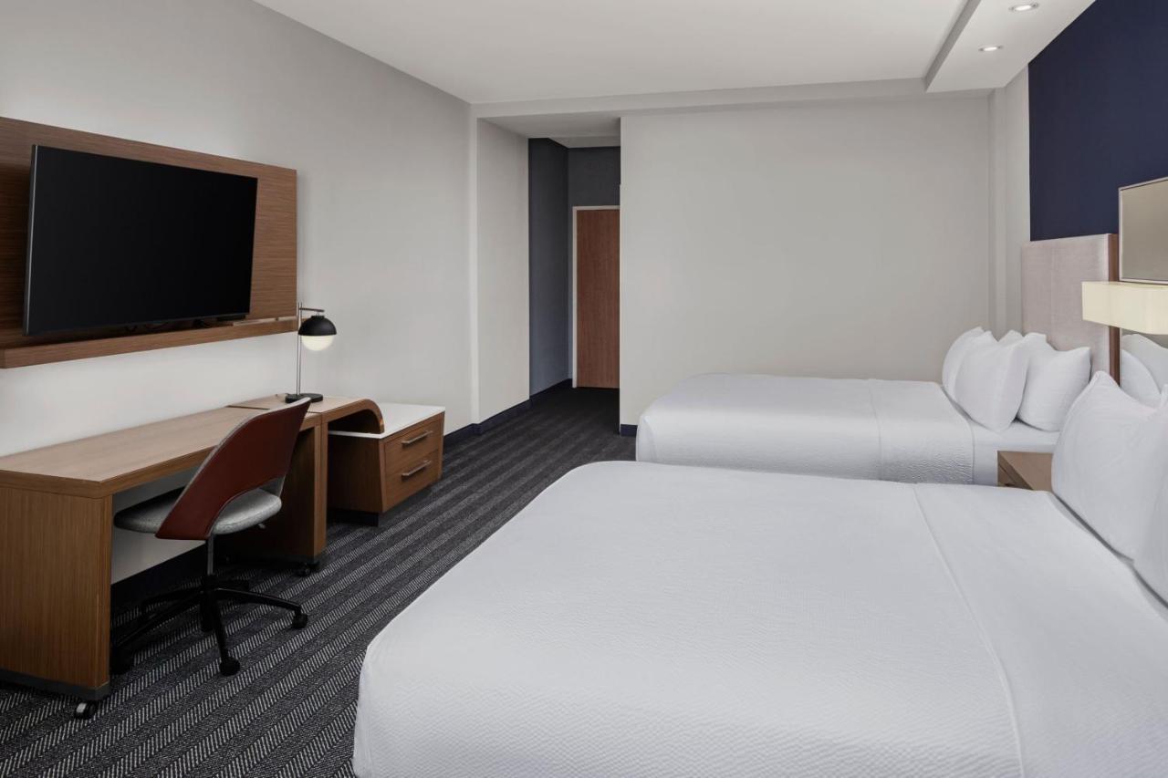 Queen Room with Two Queen Beds - Hearing Accessible