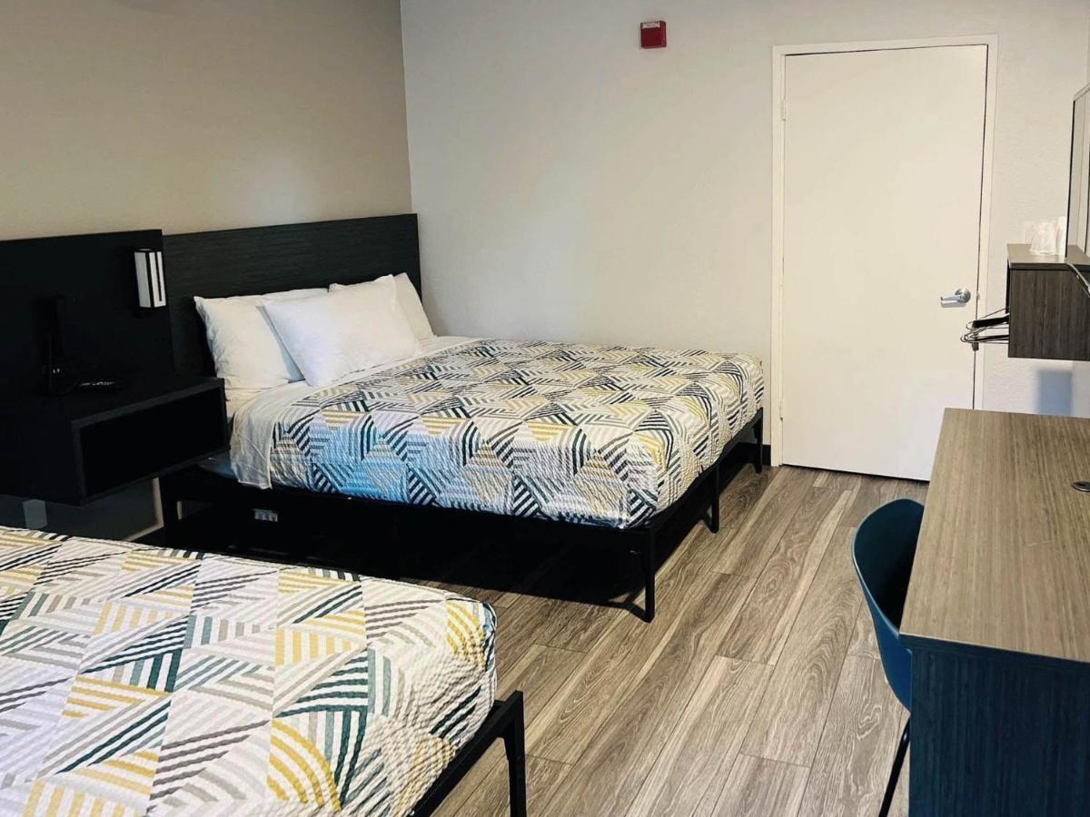 Queen Room with Two Queen Beds - Disability Access - Non-Smoking