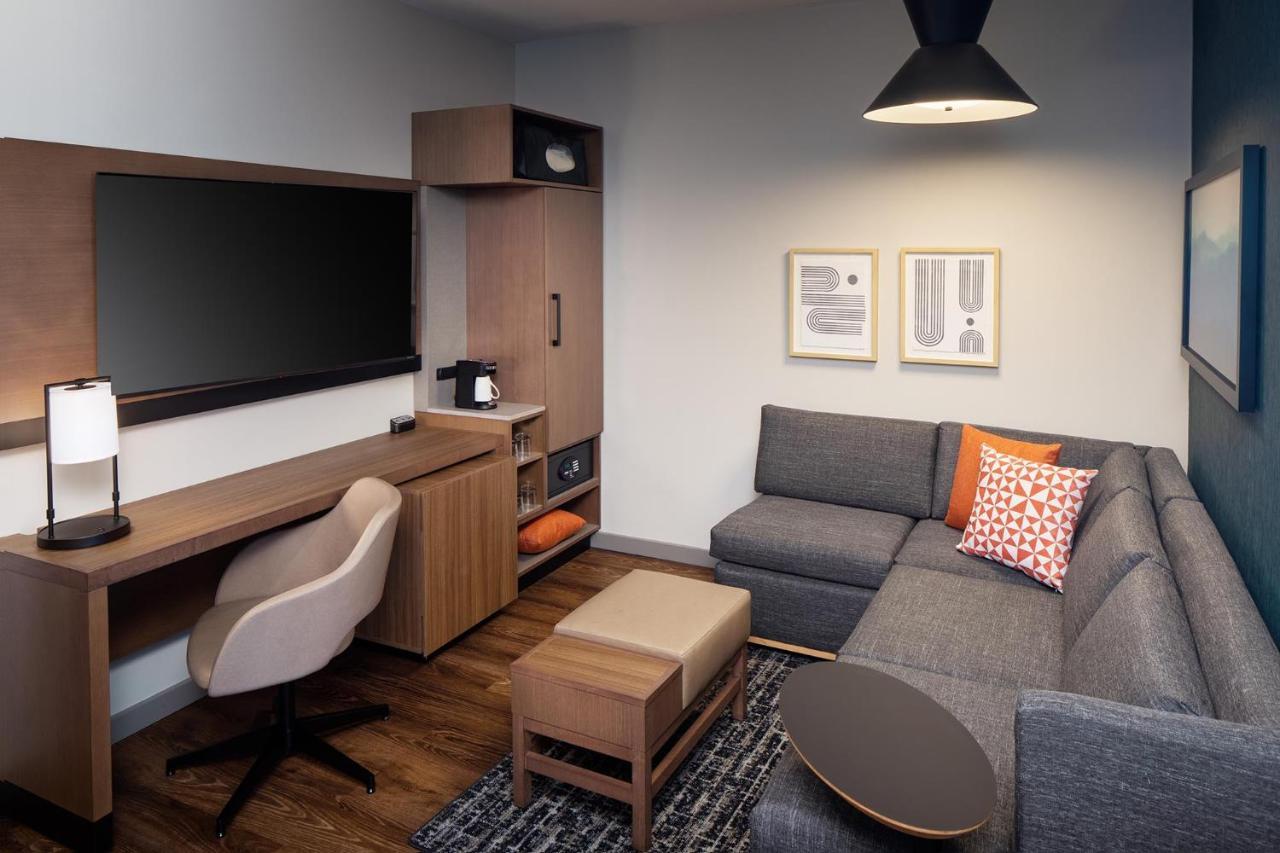 Queen Room with Two Queen Beds and Roll-In Shower - Disability Access