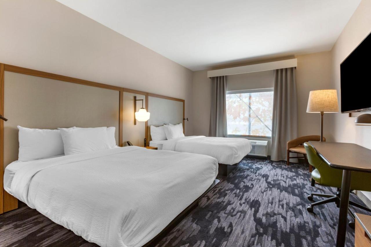 Queen Room with Two Queen Beds - Hearing Accessible